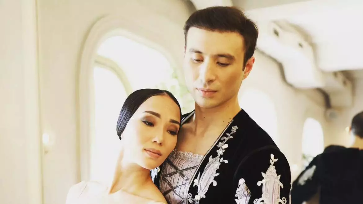 Президент наградил орденом "Құрмет" звезду казахского балета
