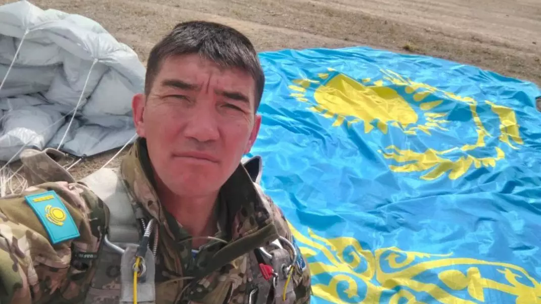 Десантник на учениях в Турции раскрыл в небе казахстанский флаг