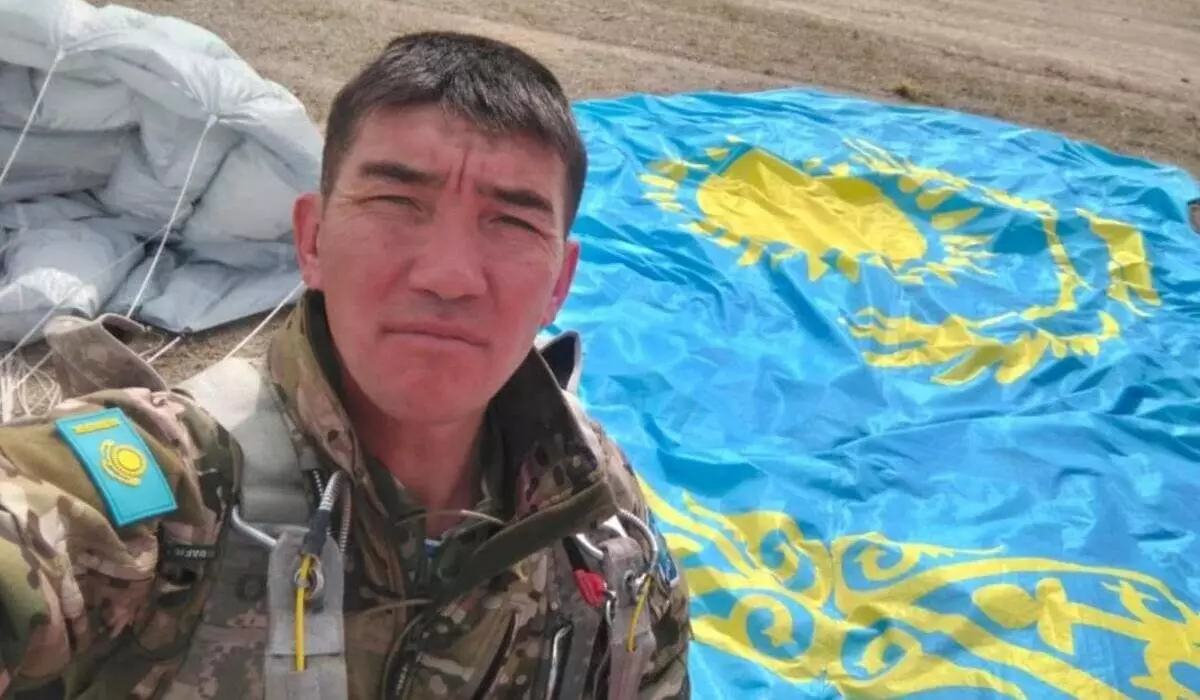 Флаг Казахстана развернули в небе над Турцией (ФОТО)