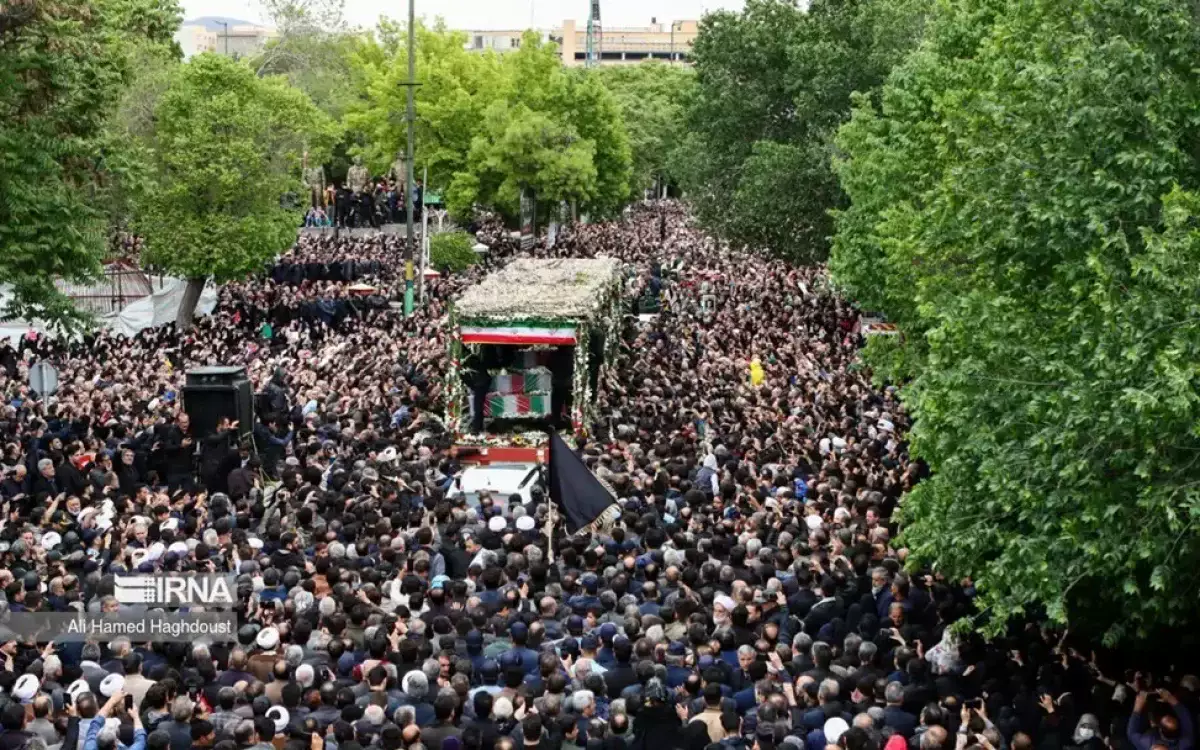Траурная церемония прощания с президентом Ирана прошла в Тебризе