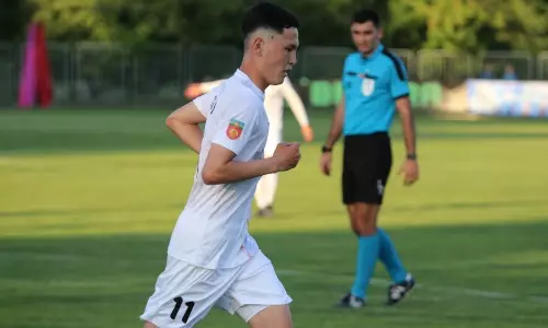 19-летний казахстанский футболист положил начало разгрому в матче европейского чемпионата