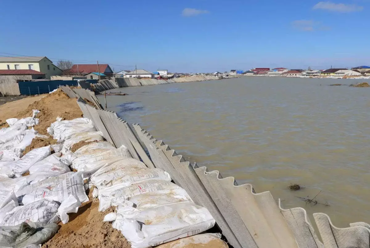Уровень воды в реке Урал продолжает расти в Атырау