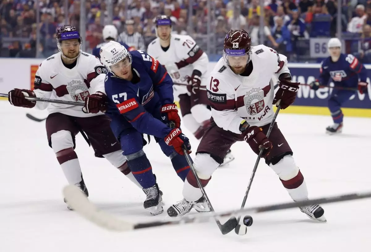 Сборная США обыграла Латвию и обеспечила себе выход в плей-офф чемпионата мира со второго места