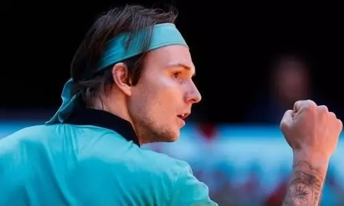 Лучший теннисист Казахстана уверенно пробился в четвертьфинал турнира в Лионе
