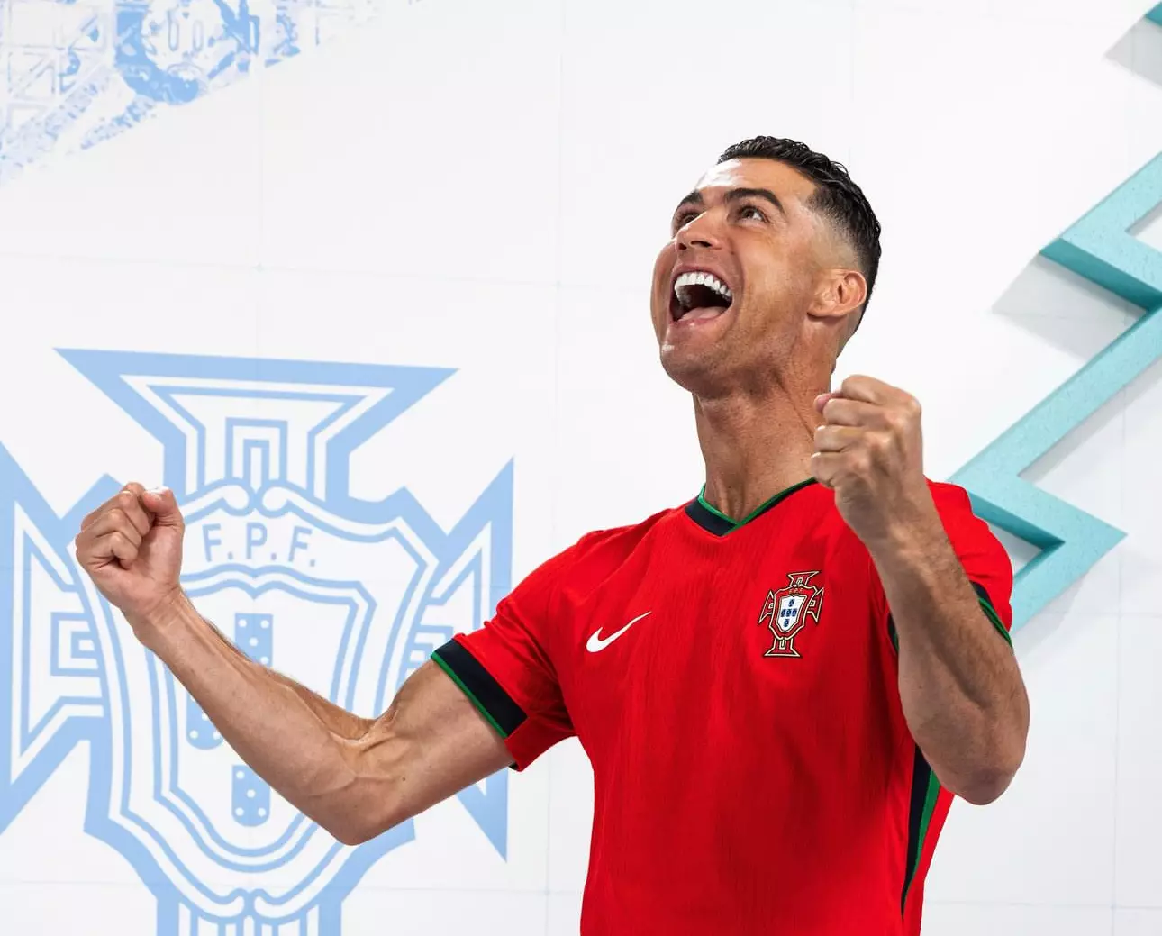 Криштиану Роналду официально включили в заявку сборной Португалии на Евро-2024
