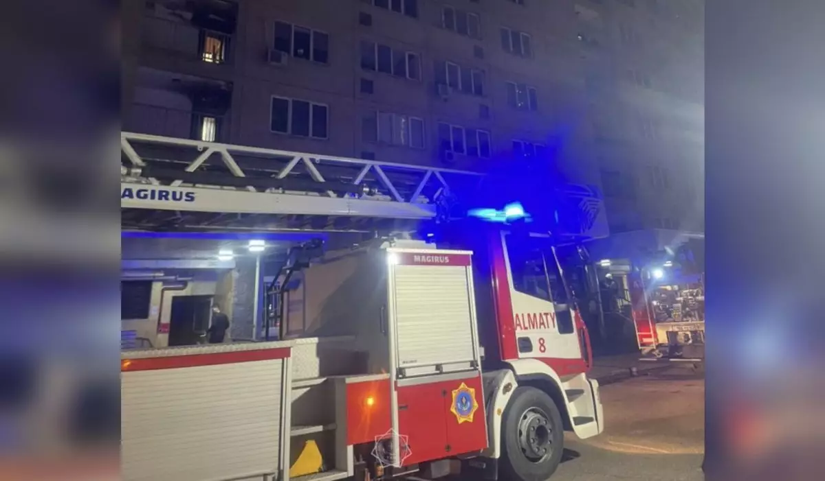 Алматинец пострадал во время пожара в 18-этажном доме