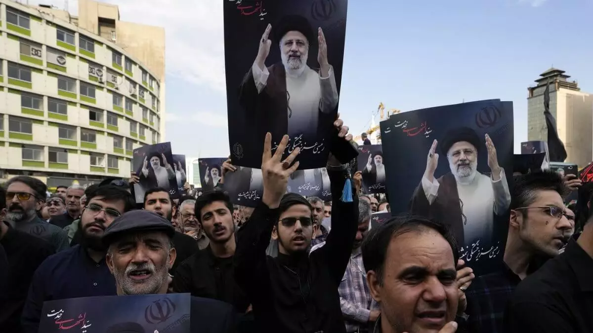 Иран простился с погибшим президентом Раиси
