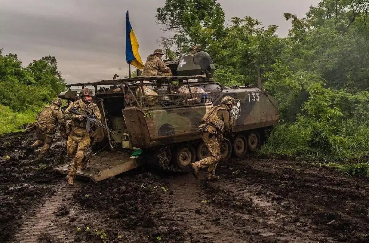 Украина мобилизует десятки тысяч новых солдат, но для них не хватает техники