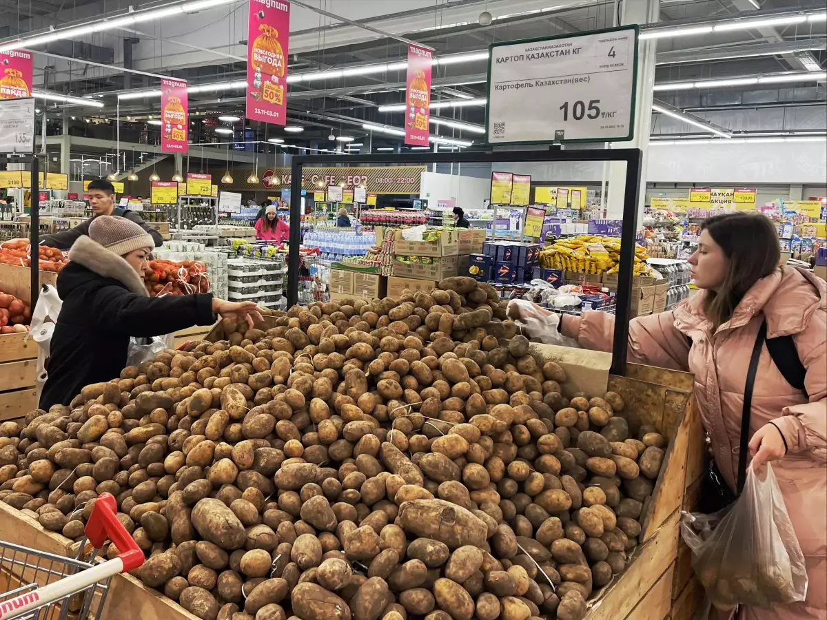 «Бойтесь маленьких доходов»: Казахстанцев шокировал ответ министра торговли о тратах на продукты