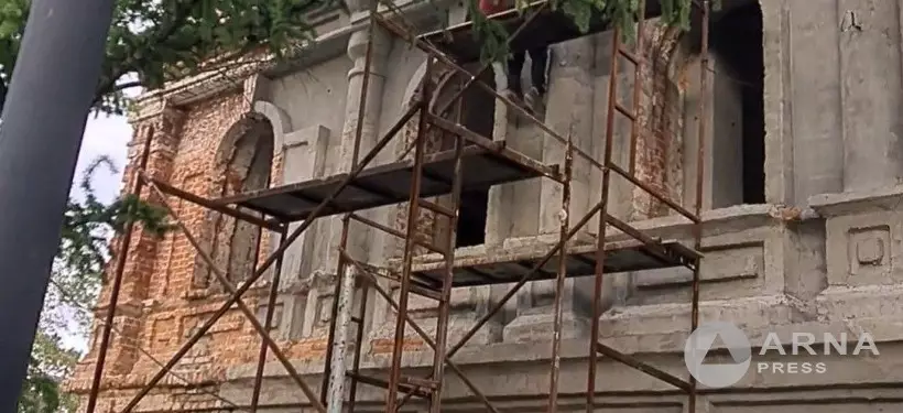 "Если не ломают, это уже хорошо": реконструкция двух исторических зданий идет в Семее