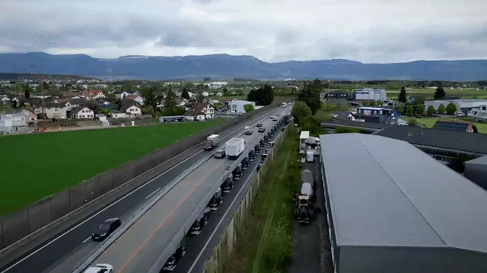 Мобильный мост, позволяющий не перекрывать дорогу на время ремонта, создали в Швейцарии
