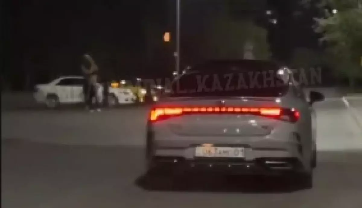 Астанчанин устроил стрельбу на дороге – видео