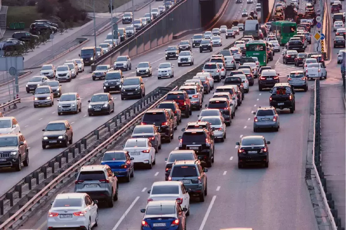 Ежедневно на дороги Алматы въезжают до 1 млн автомобилей