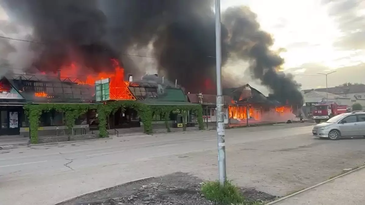 Крупный пожар произошел на рынке в Жамбылской области