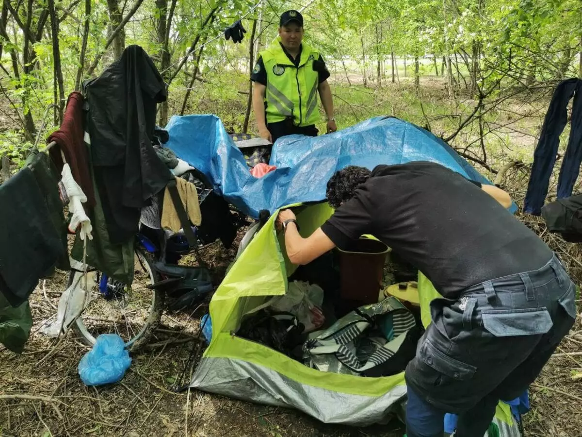 Полицейские СКО нашли палатку с мексиканцем в лесу