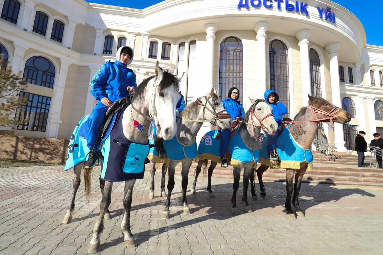Адайские скакуны примут участие в конном марафоне в сентябре