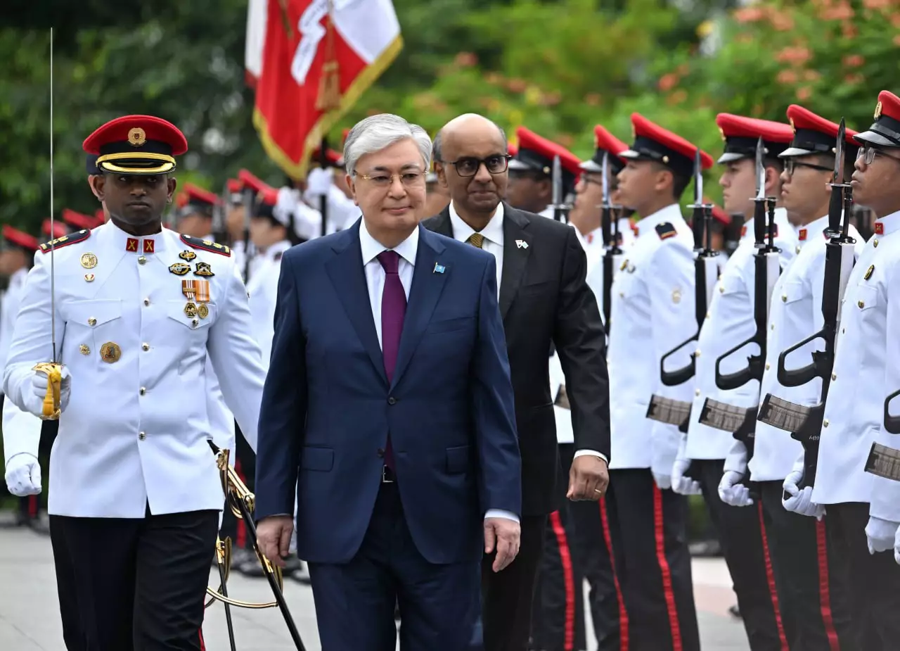 Мемлекет басшысы Сингапур Президентінің Istana сарайына келді