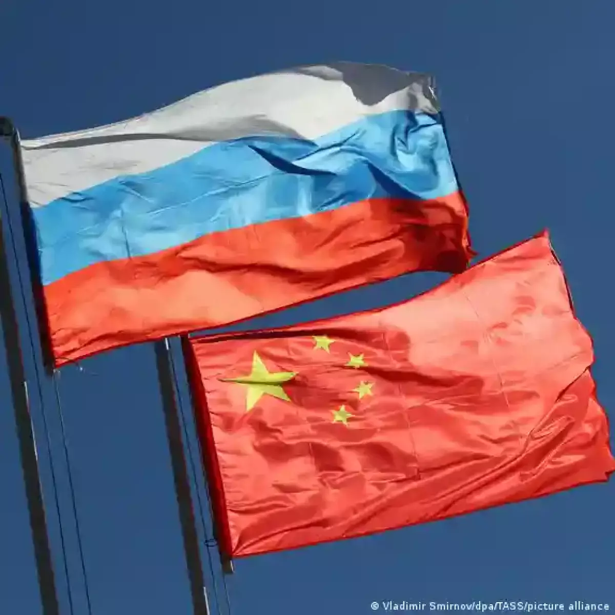 Лондон обвинил Китай в поставках в РФ летального оружия