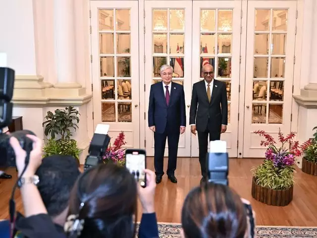 Глава государства провел переговоры с президентом Сингапура