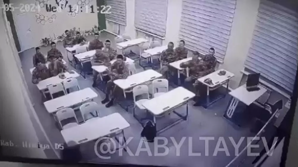 11-й класс против 10-го: появилось видео массовой драки кадетов в Павлодаре