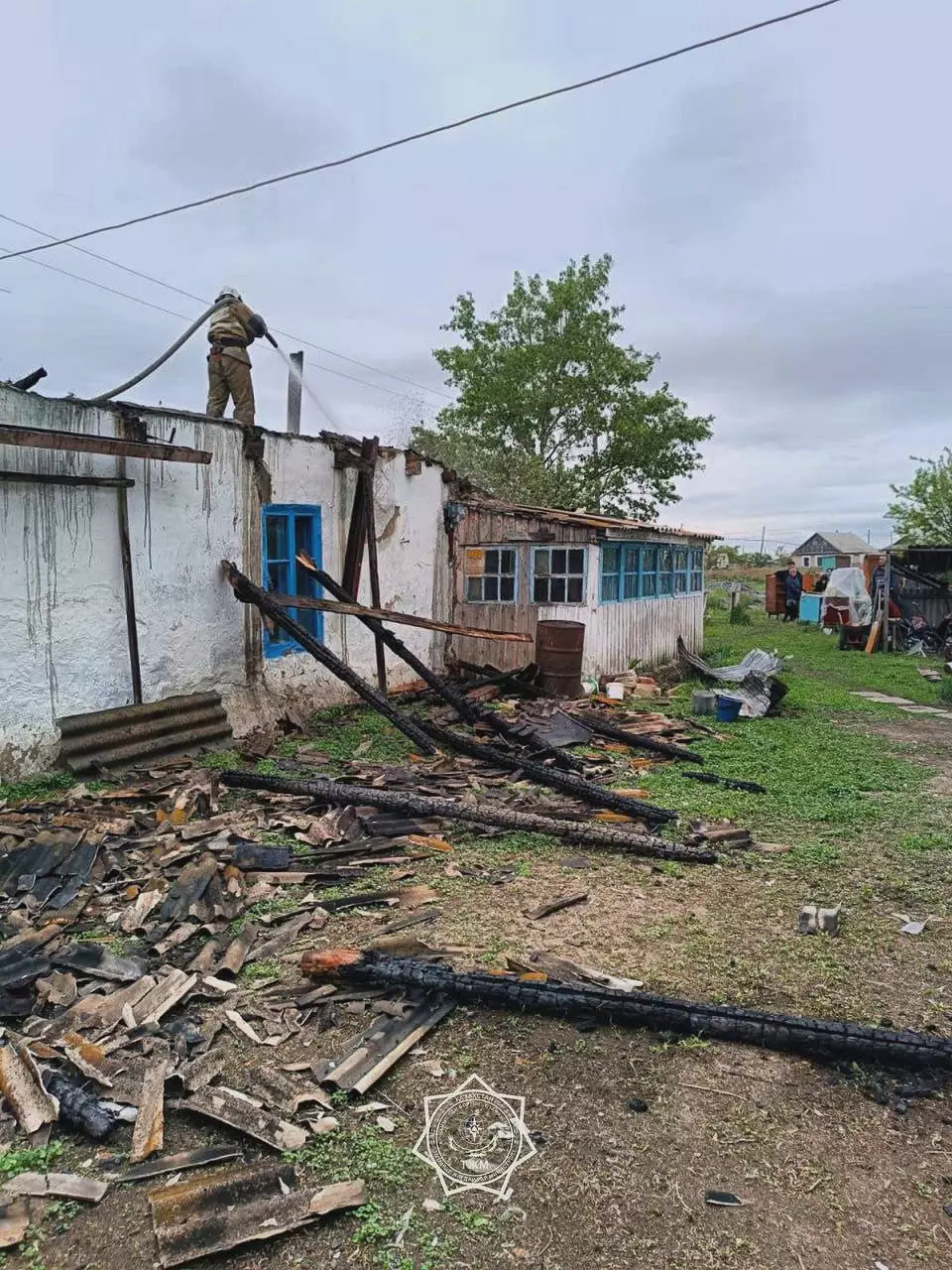 Кровля жилого дома горела в Костанайской области