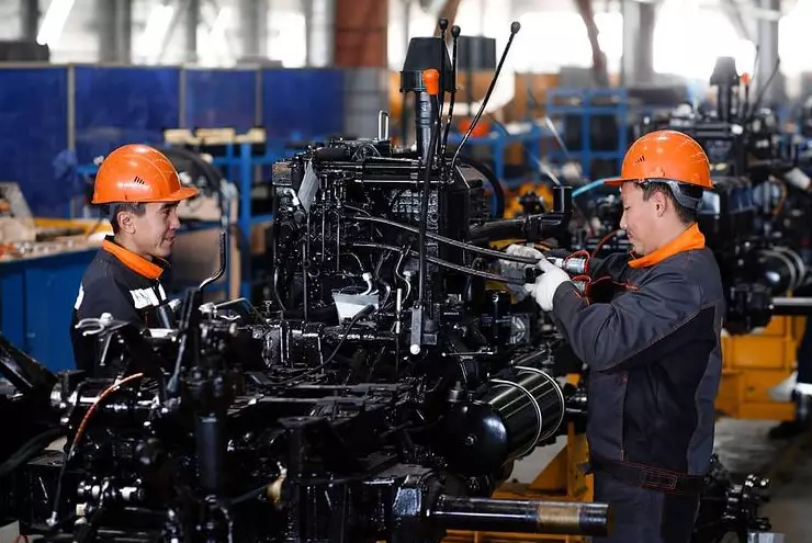 Более 3 тысяч тракторов планируют собрать на производстве в Кокшетау