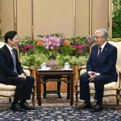 Глава государства провел встречу с Премьер-министром Сингапура