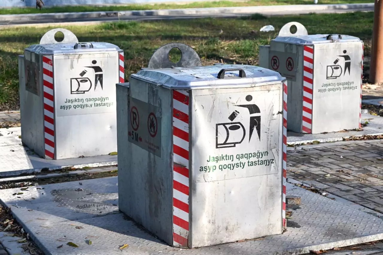 Заменить все старые мусорные контейнеры в Алматы обещают до конца 2025 года