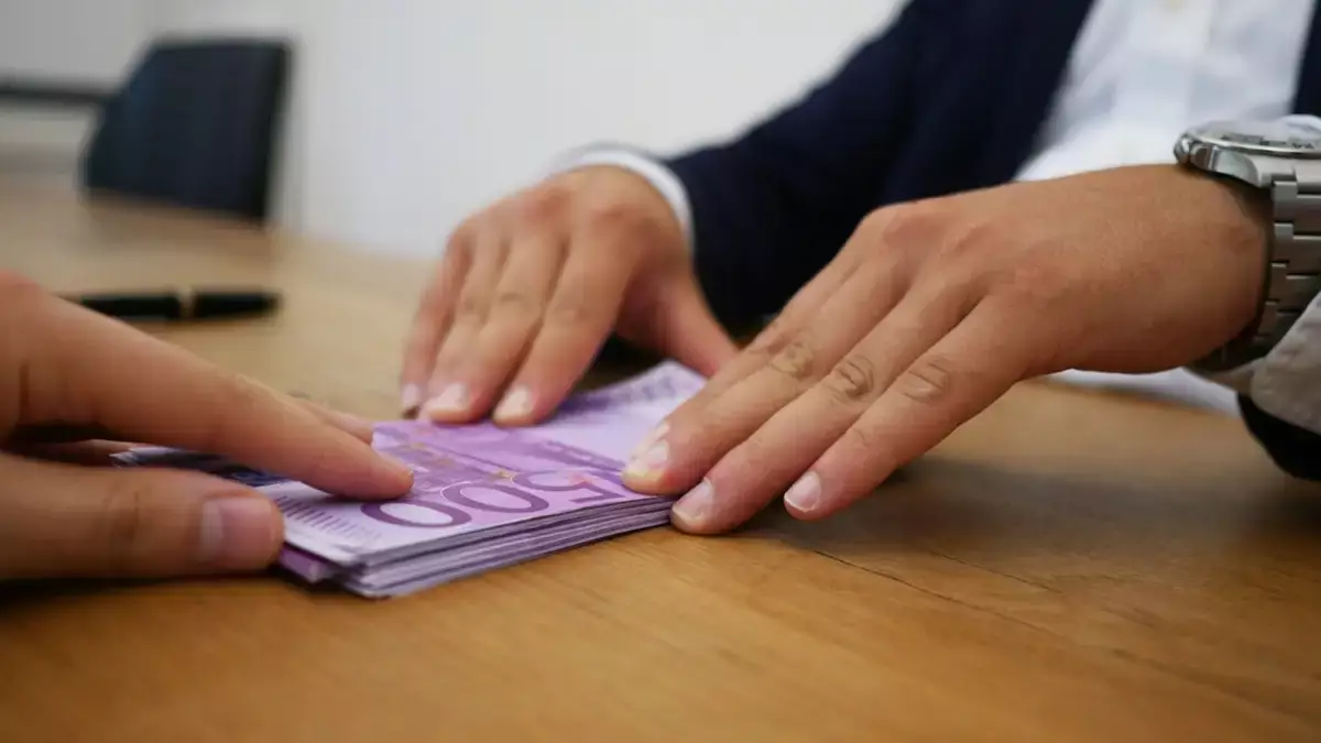 В Казахстане установили обязательное согласие супругов ради получения некоторых кредитов