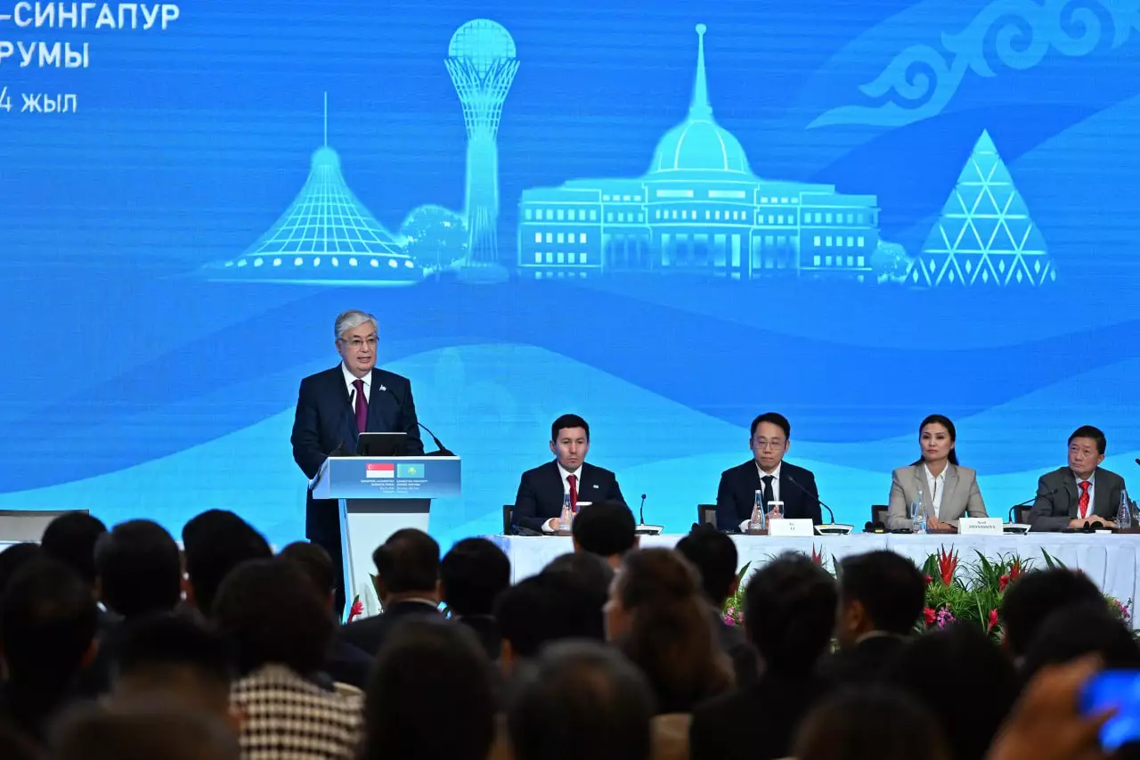 Токаев выступил на казахско-сингапурском бизнес форуме в Сингапуре