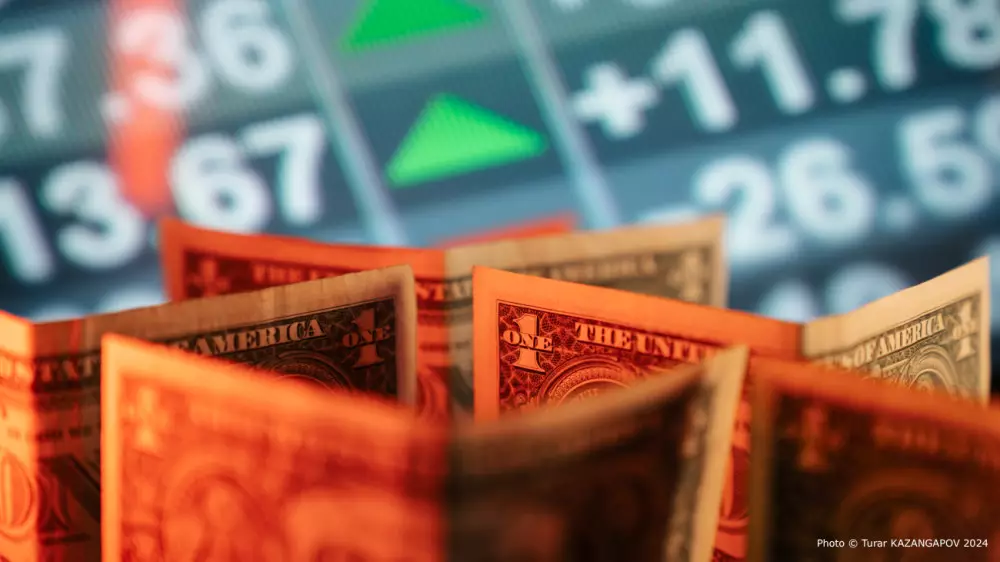 Курс доллара в Казахстане вырос еще на 1 тенге