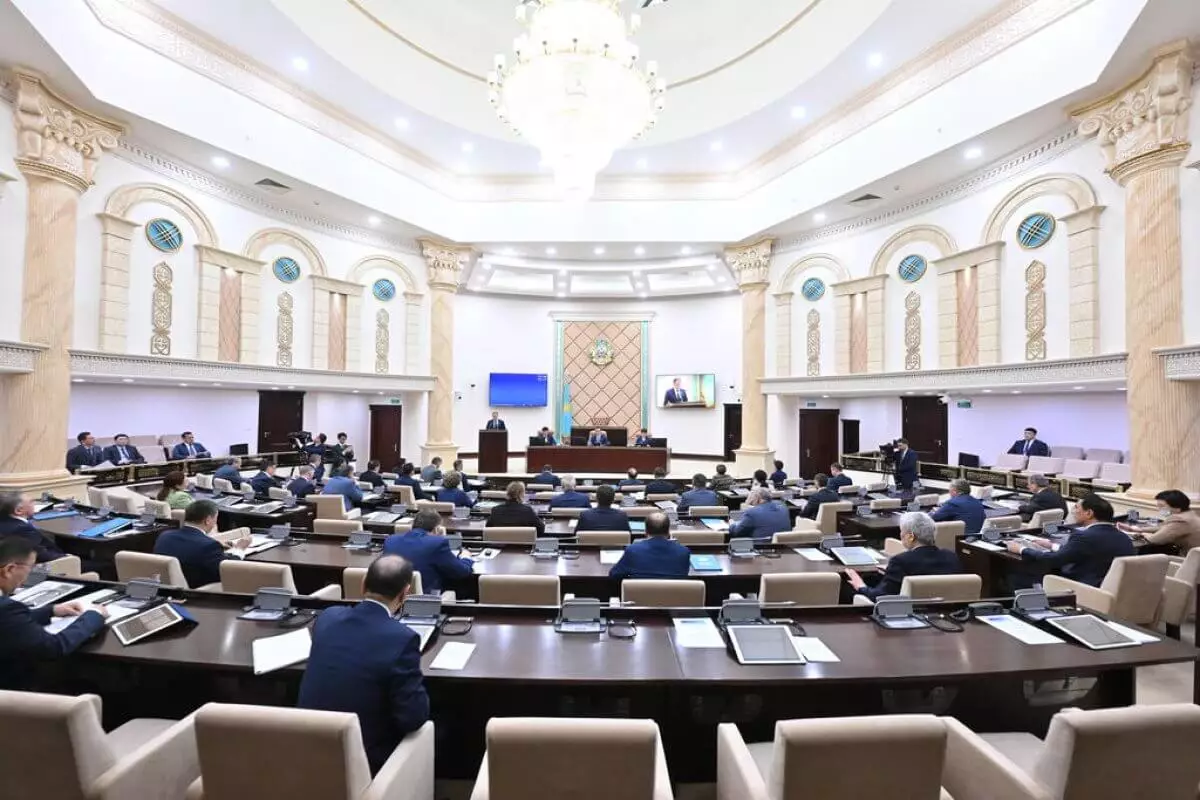 Закон о снижении закредитованности казахстанцев рассмотрели сенаторы