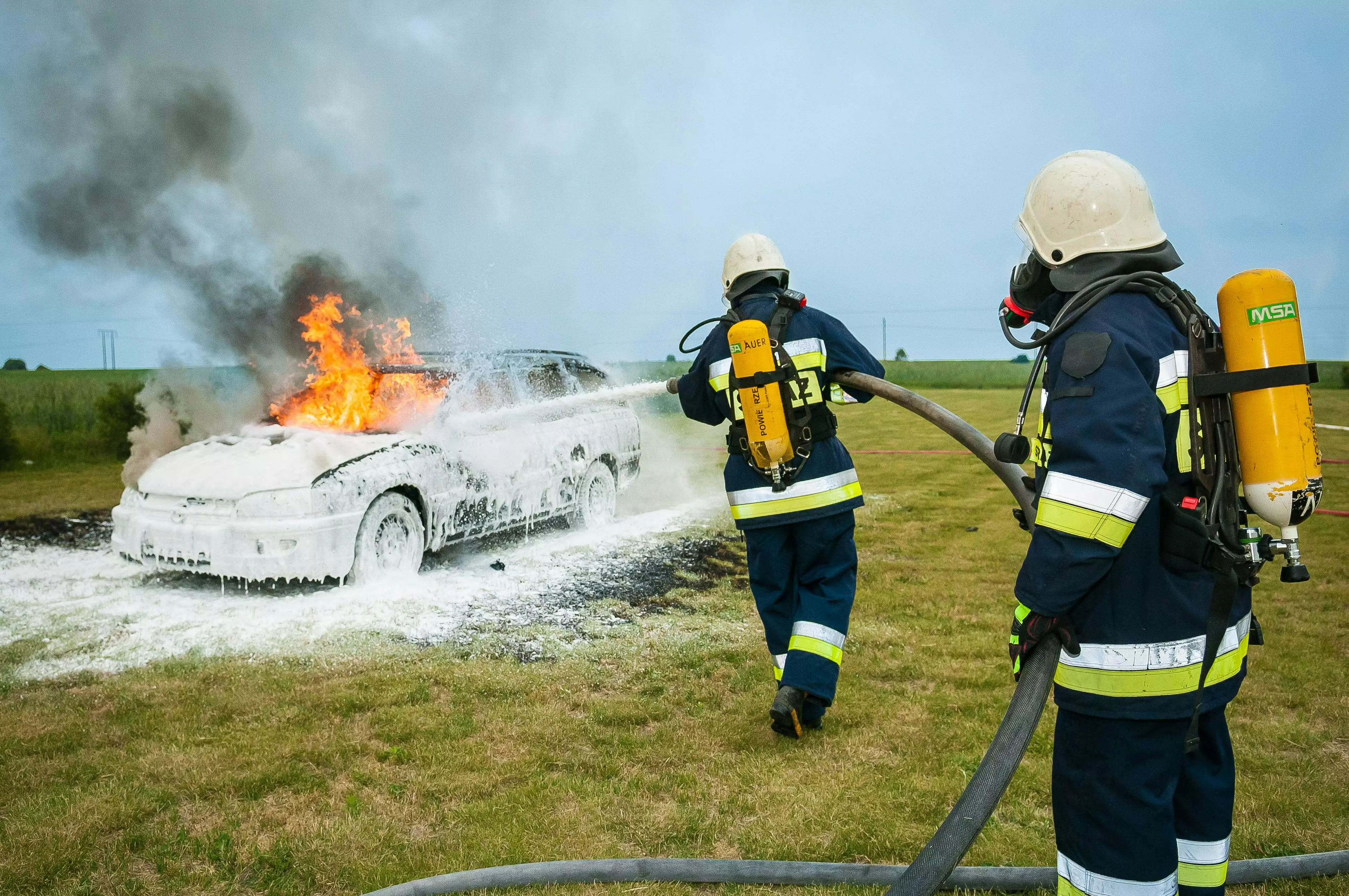 Пожар на СТО: два автомобиля сгорели в Костанае
