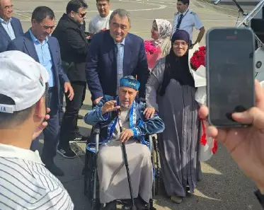 Знаменитый каллиграф шейх Осман Тоха прибыл в Шымкент для открытия мечети