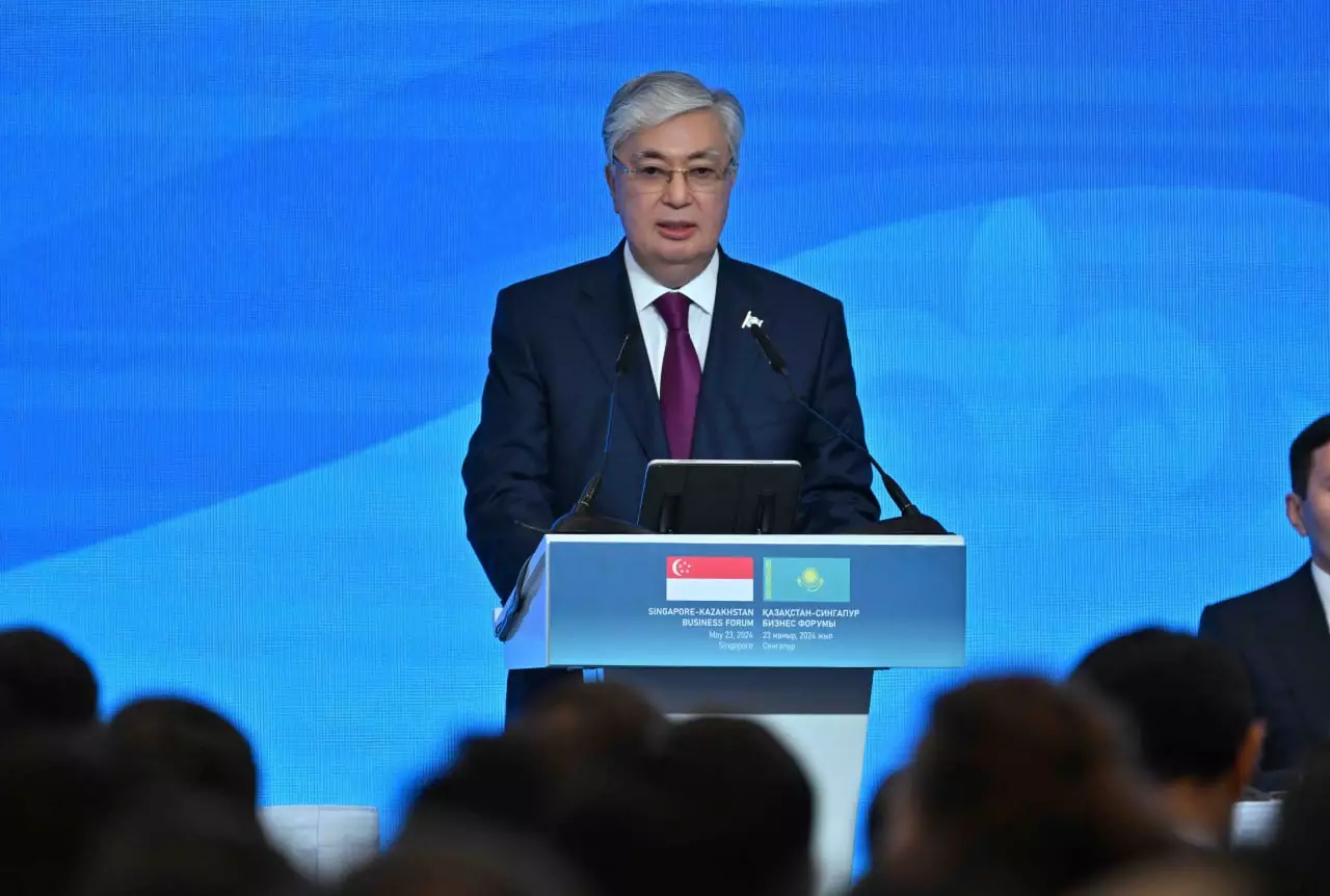 Казахстан готов обеспечить поставки природного сырья в Сингапур — Токаев