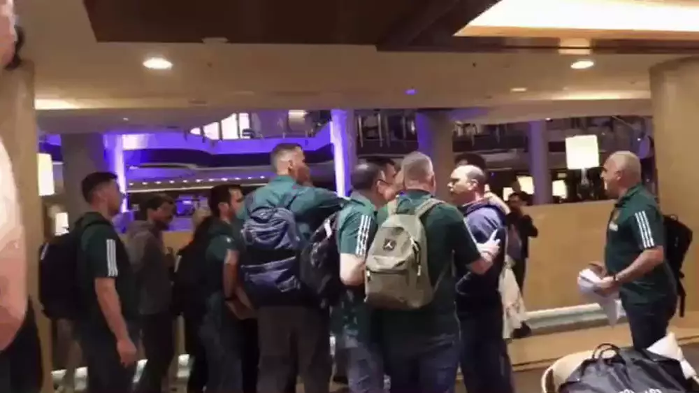 Фанаты "Фенербахче" напали на тренера соперников в отеле. Видео