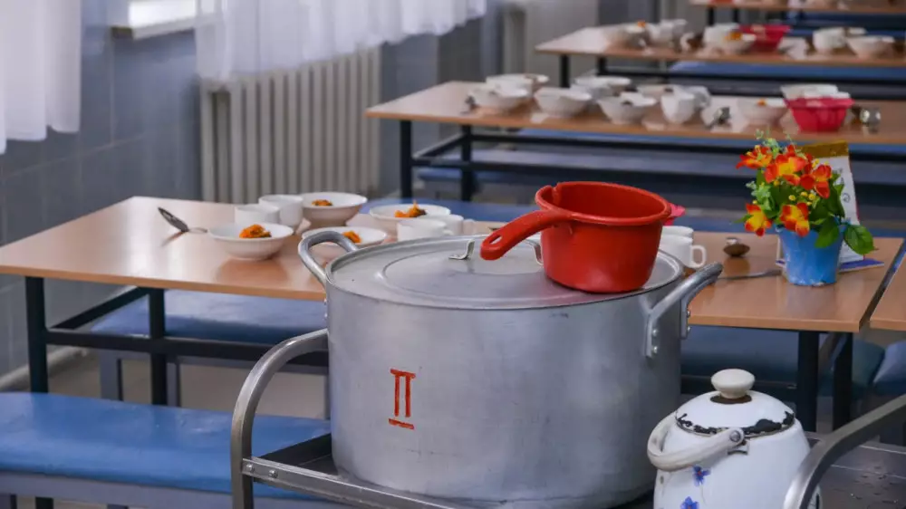 Поставщики питания в школы Астаны пожаловались на миллионные штрафы