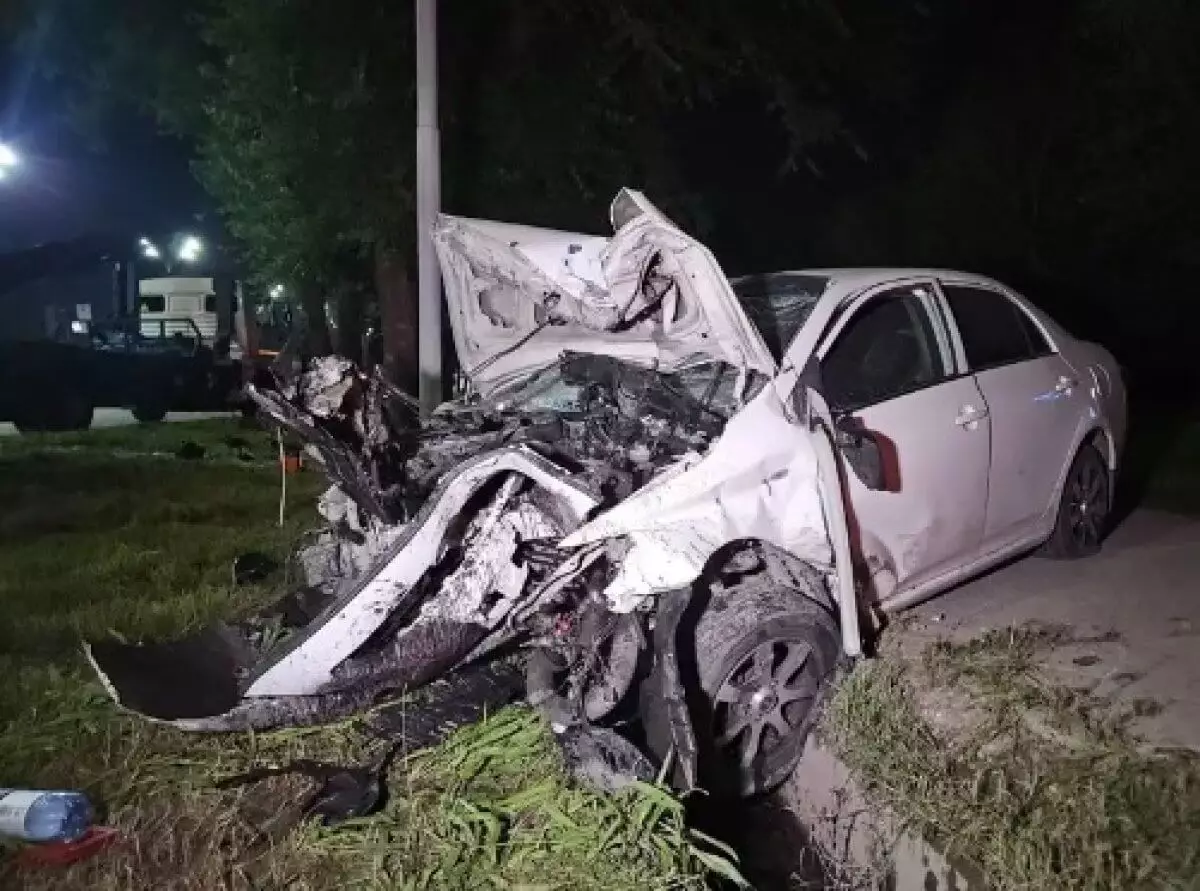 Один человек погиб и трое в тяжелом состоянии: ночное ДТП в Алматы