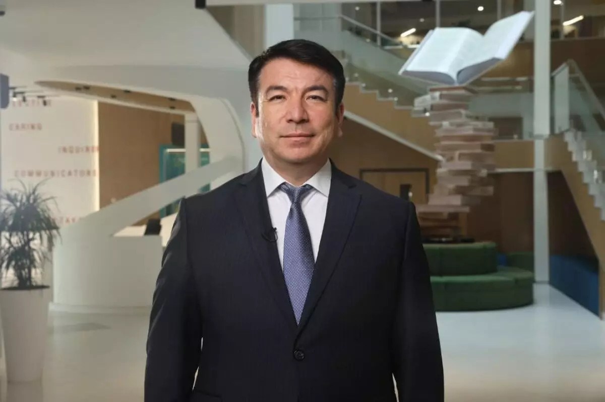 Министр просвещения Казахстана обратился к выпускникам школ