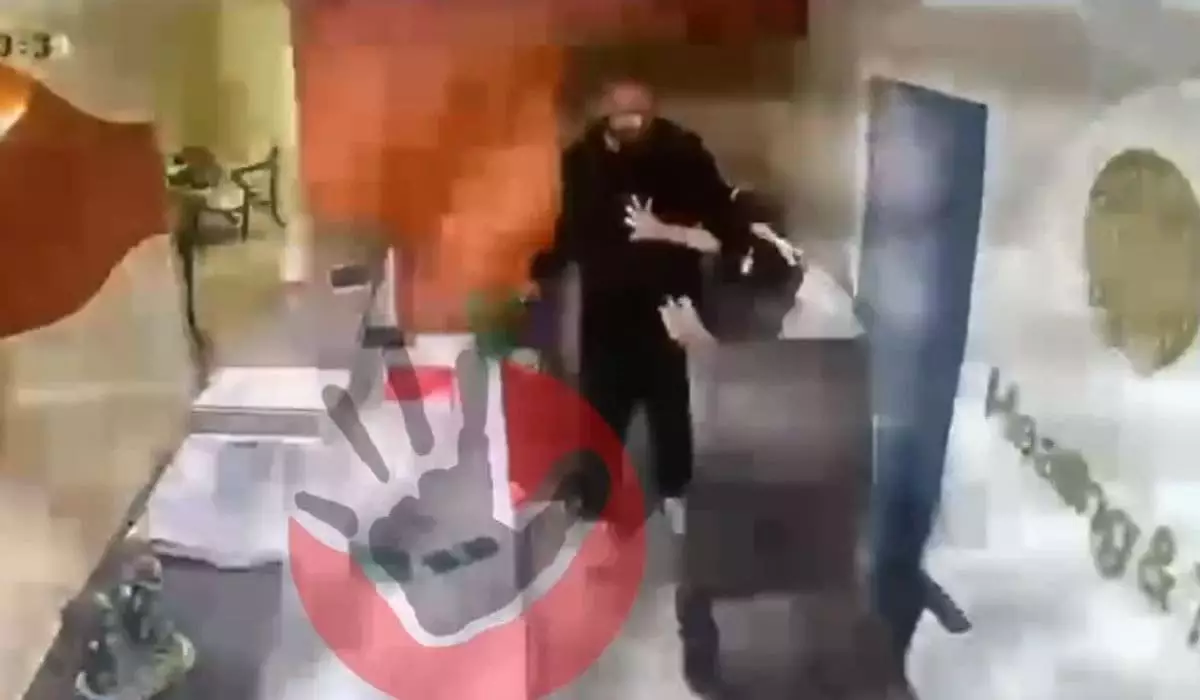 «Ударил по голове и таскал за волосы»: мужчина напал на девушку в спа-салоне Алматы (ВИДЕО)