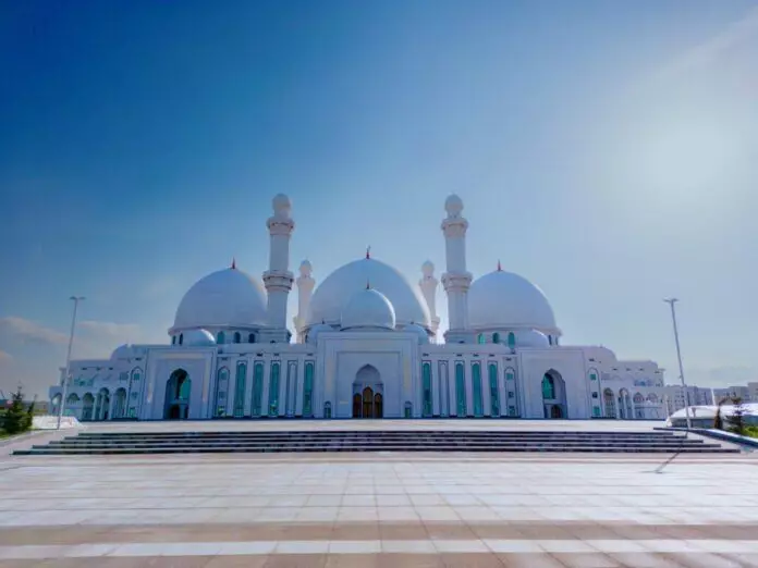 В Шымкенте открыта мечеть с уникальным дизайном и историей