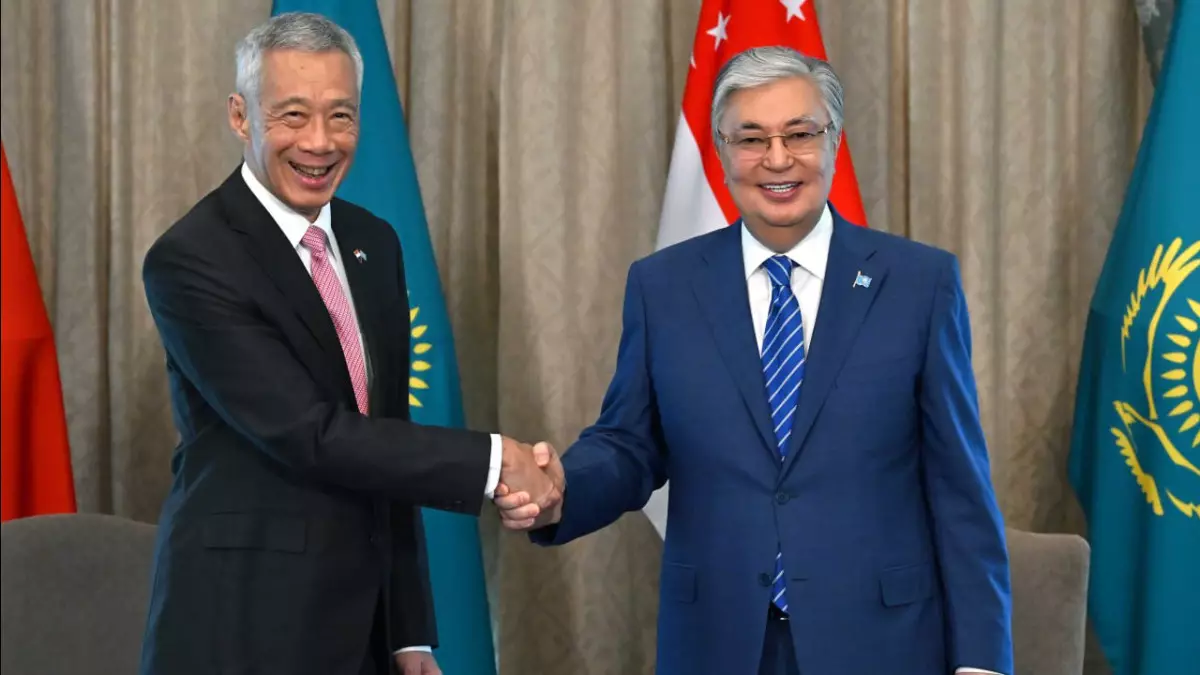 Мемлекет басшысы Сингапурдың үшінші премьер-министрі, аға министрі Ли Сянь Лунмен кездесті