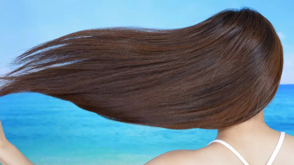 Как сохранить красоту кожи и волос в жаркую погоду, рассказали эксперты