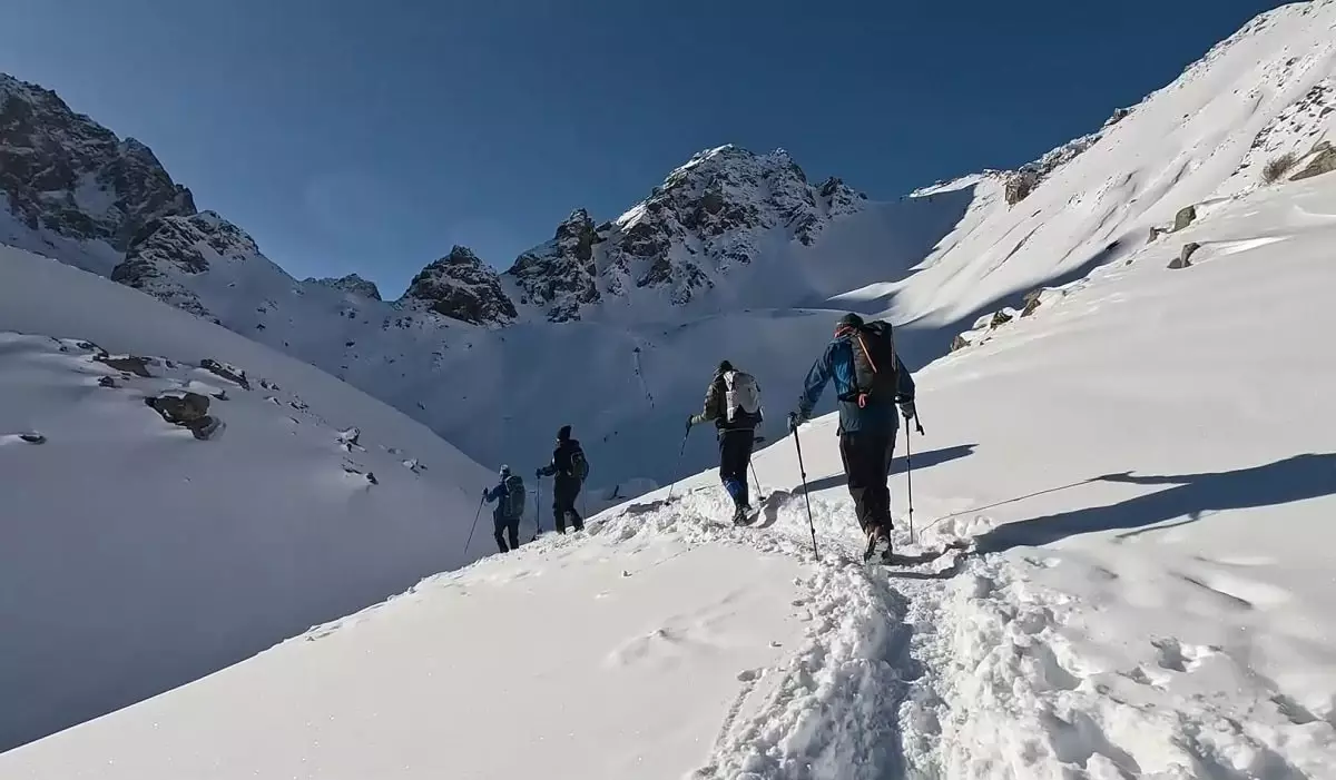 Казахстанцы совершили успешное восхождение на Эверест