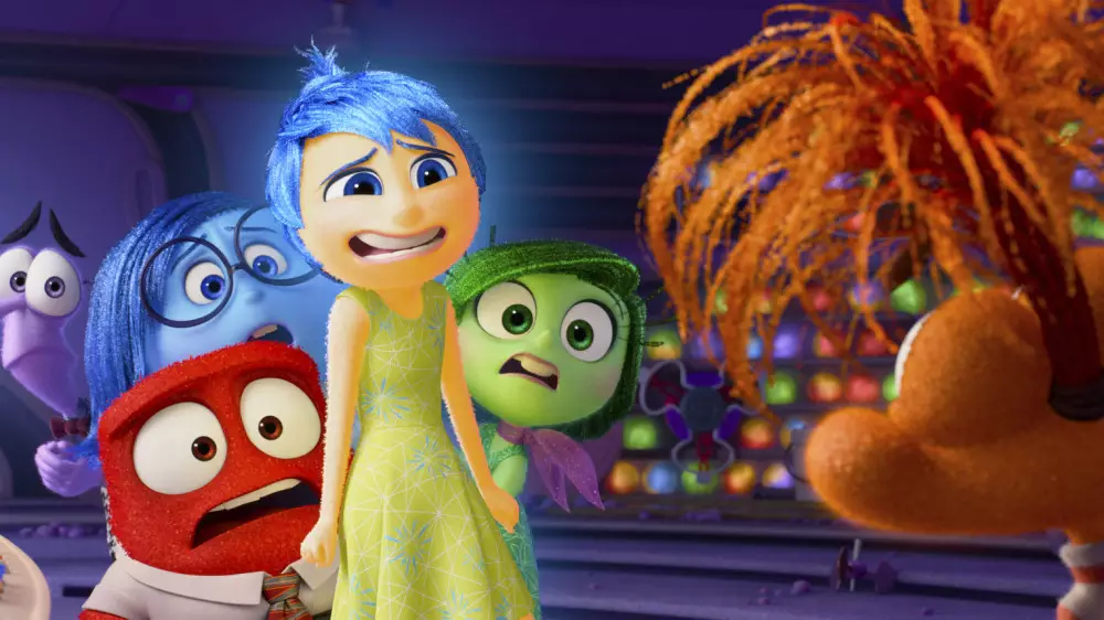 Популярные казахстанские актеры и блогеры озвучили фильм Disney и Pixar