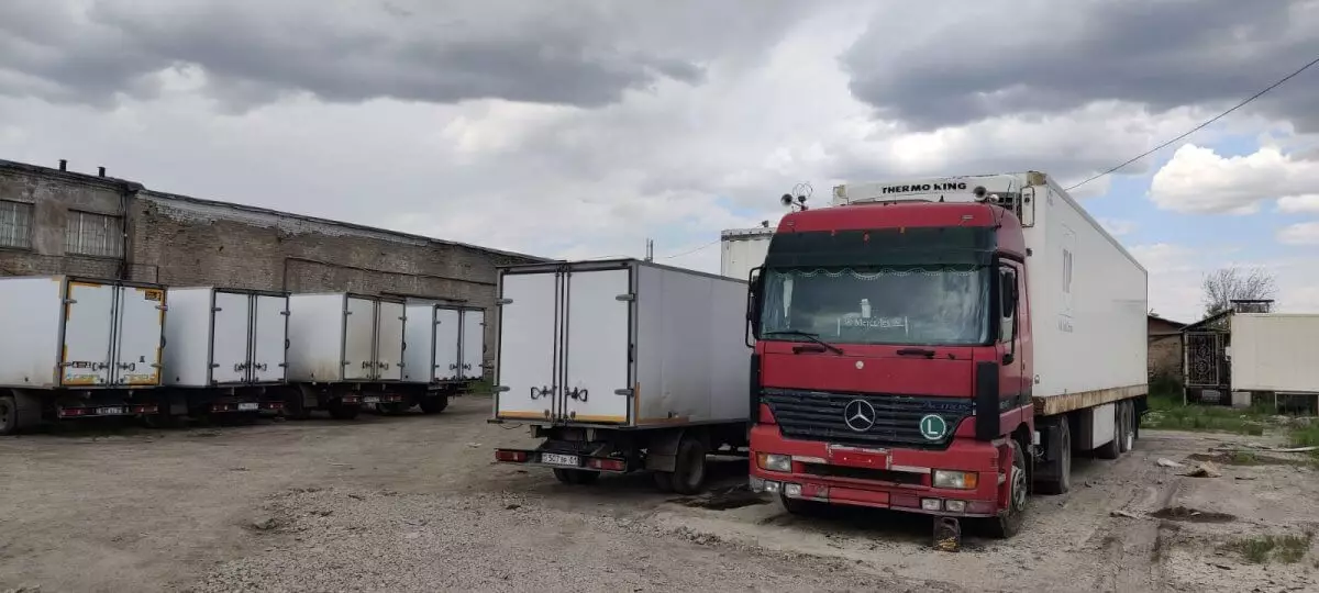 Из-за паводков на западе Казахстана образовалась пробка из 100 большегрузов на границе с РФ