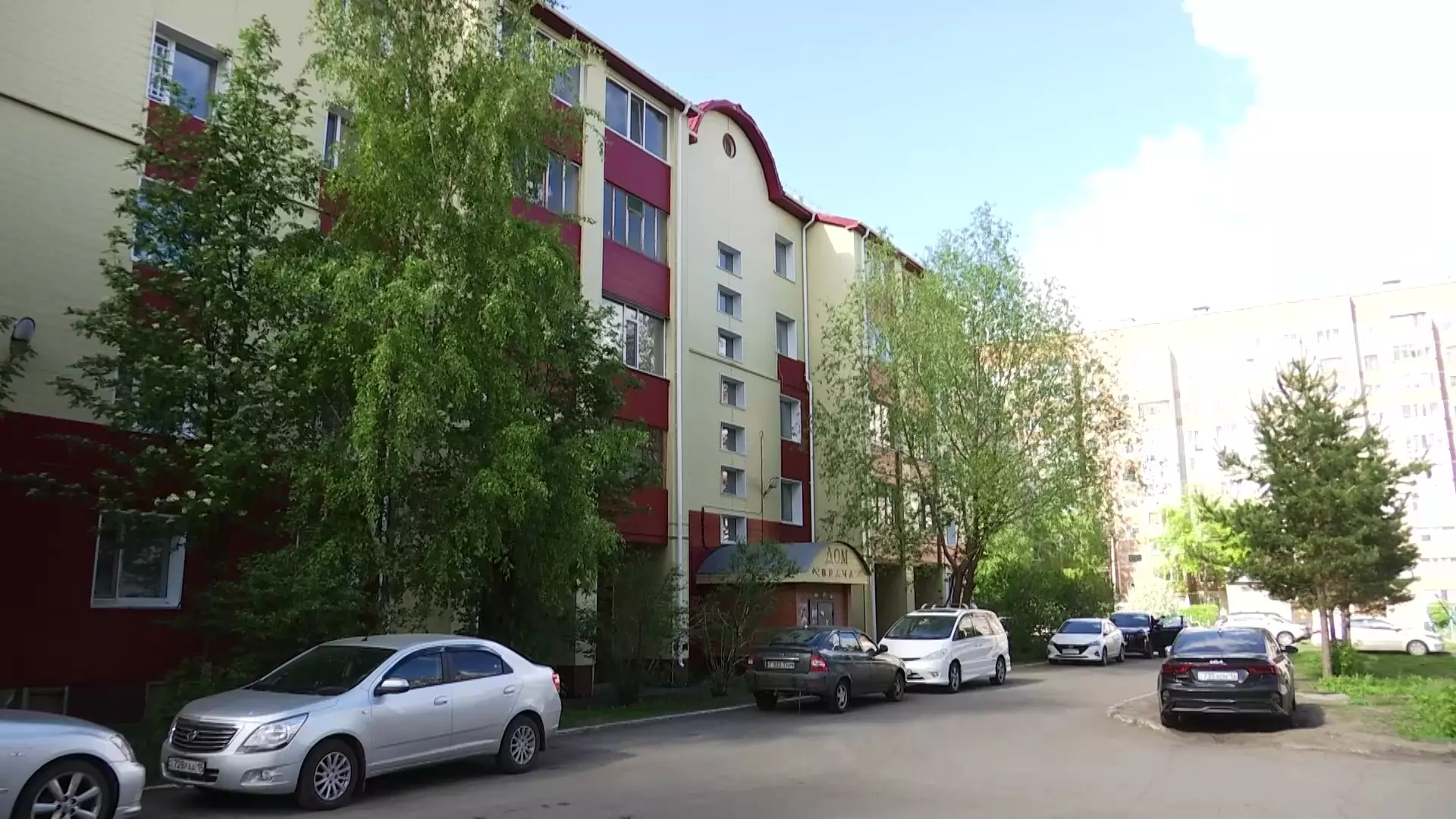 18 семей выселяют из Дома врача в Петропавловске