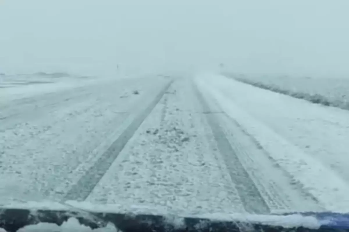 Снег идет в Акмолинской области, закрыты несколько республиканских трасс (ВИДЕО)