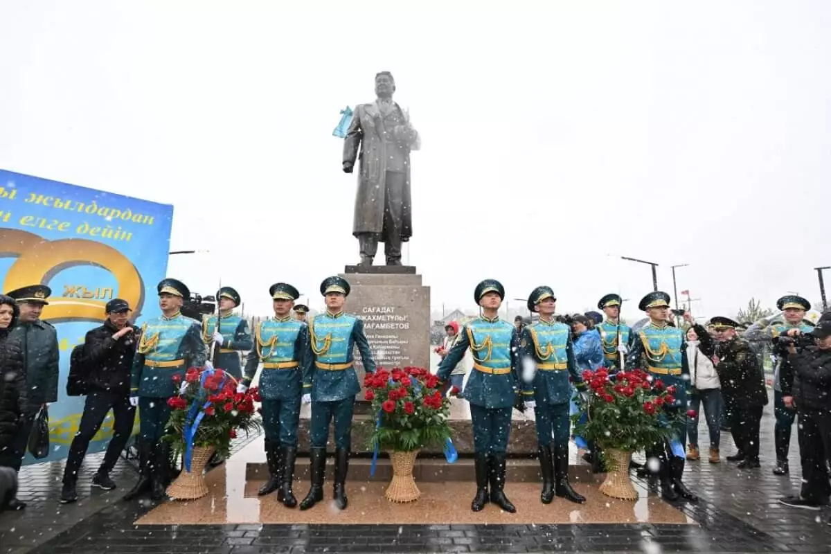 Памятник Сагадату Нурмагамбетову открыли в Акколе