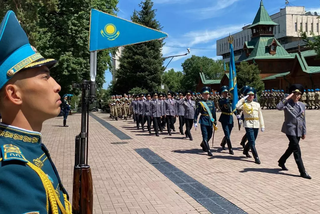 Новобранцы Службы государственной охраны Алматы и Астаны принесли военную присягу